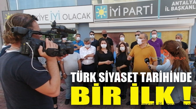 İYİ Parti Muratpaşa teşkilatında 18 isim görevlerinden istifa etti
