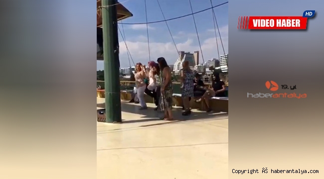 Kadınlar sosyal mesafeyi hiçe sayıp, halay çekti