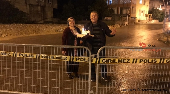 Karantinada kalan babaya oğlundan duygulandıran sürpriz