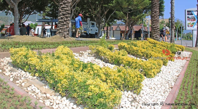 Kemer Cumhuriyet Meydanı göz kamaştıracak