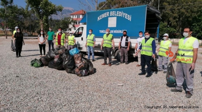 Kemer'de Dünya Çevre Günü kapsamında sahiller temizlendi