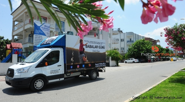 Kemer'de sokak sokak Babalar Günü kutlaması