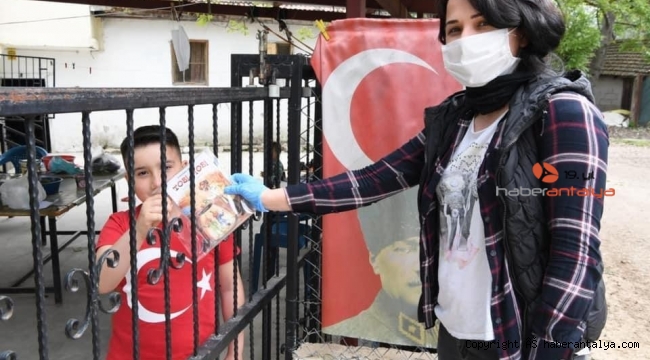 Konyaaltı'nda kitaplar çocuklara ulaştı