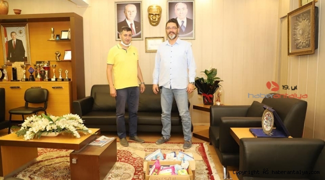Korkuteli Belediyesine gurbetteki mezun öğrencilerden sağlık dolabı desteği