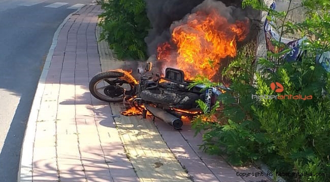  Kuryenin motosikleti cayır cayır yandı