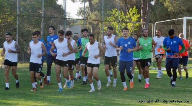 Serik Belediyespor top başı yaptı