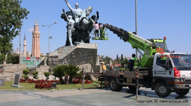 Ulusal Yükseliş Anıtı bakımda