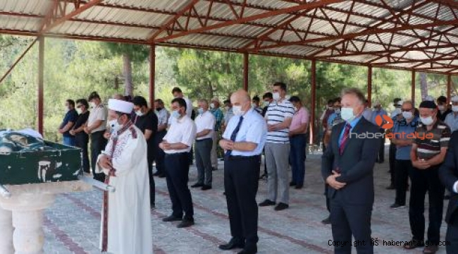 15 Temmuz şehidinin annesi, oğlunun yanında toprağa verildi