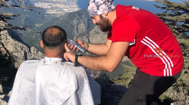 1651 metre yükseklikte saç tıraşı