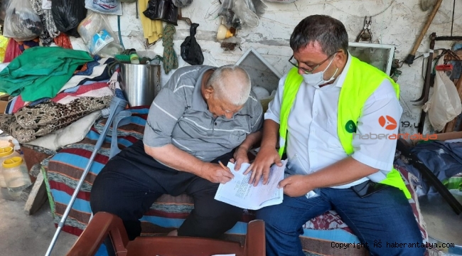 76 yaşındaki adamın su aboneliği evinde yapıldı