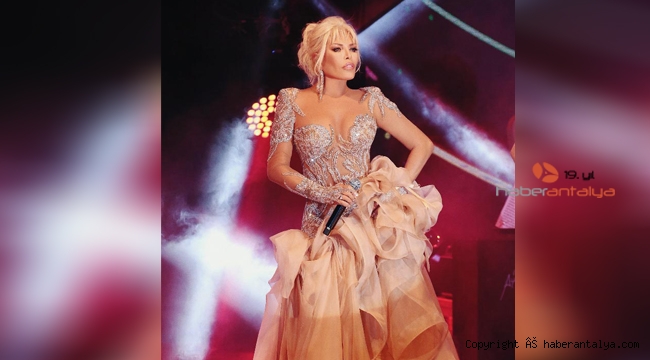 Ajda Pekkan Bodrum'da hayranlarını coşturdu
