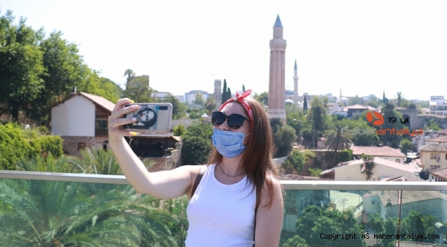 Antalya aylar sonra ilk turist kafilesini ağırladı !