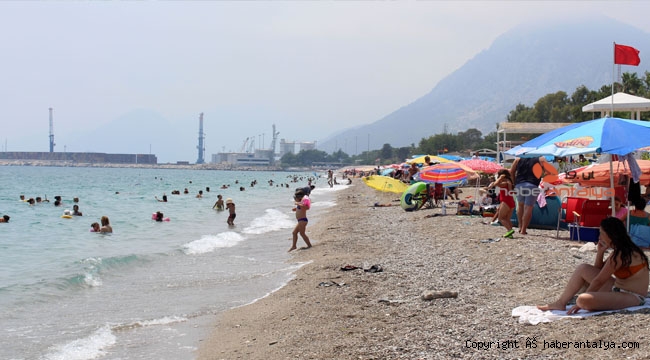 Antalya'da deniz suyu, havadan sıcak