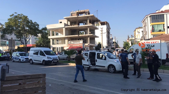 Antalya'da sokak ortasında bıçaklar, sopalar havada uçuştu; 1 ölü, 6 yaralı