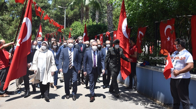 Antalya protokolü şehitlikte buluştu 