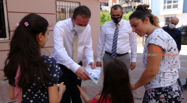 Antalyalı çocukların bayramlık kıyafetleri MHP'den