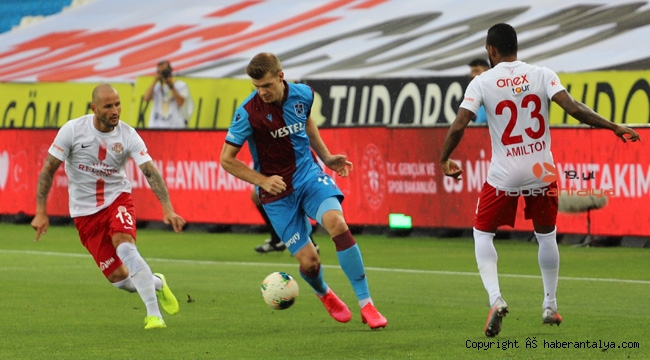 Antalyaspor Fırtınayı kesti; Trabzonspor: 2 - Antalyaspor: 2 