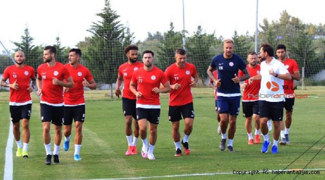 Antalyaspor'da yaprak dökümü; 7 futbolcuyla yollar ayrılıyor