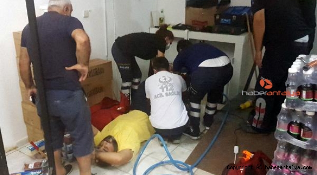 Babasına yardım ederken ayağından oluyordu !