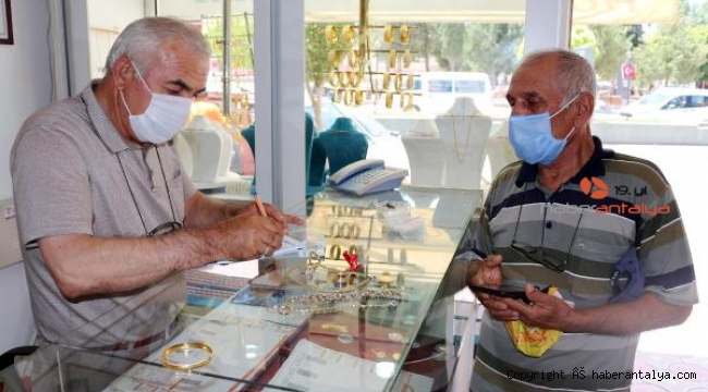 Bahçesinde bulduğu altınları bozdurup bakın nereye bağışladı ?