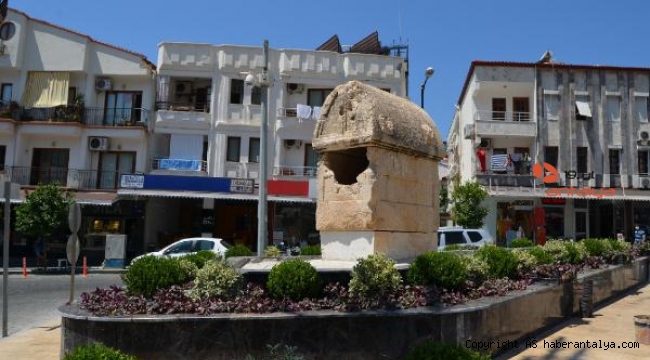 Balıkçı barınağındaki Likya Lahidi, yeni platforma taşındı