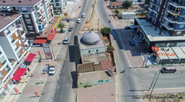 Cami yol ortasında kalınca, gözleme satarak çare olmaya çalıştılar