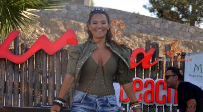 Demet Akalın, Bodrum'da sahne aldı