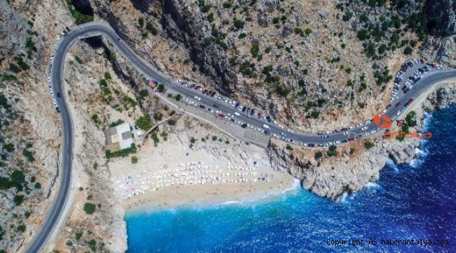Eski günlere dönüldü, kilometrelerce araç kuyruğu oluştu