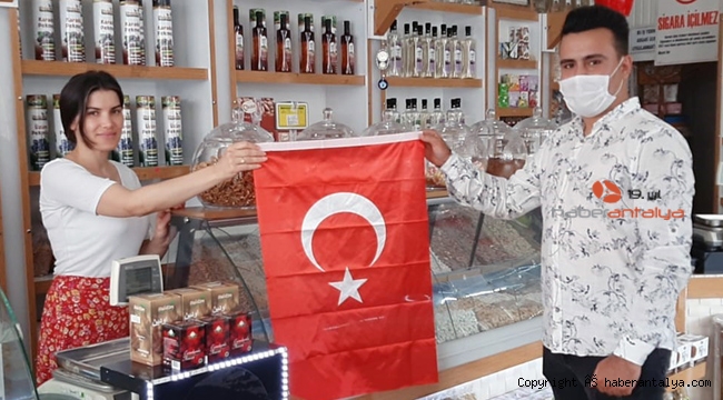 Esnafa 3 bin bayrak