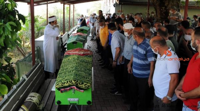 Feci kazada ölen 3 kişi, yan yana toprağa verildi