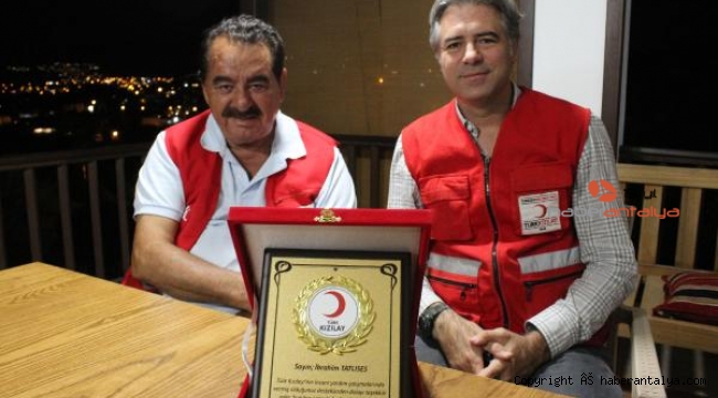 İbrahim Tatlıses'ten Kızılay'a kurban bağışı