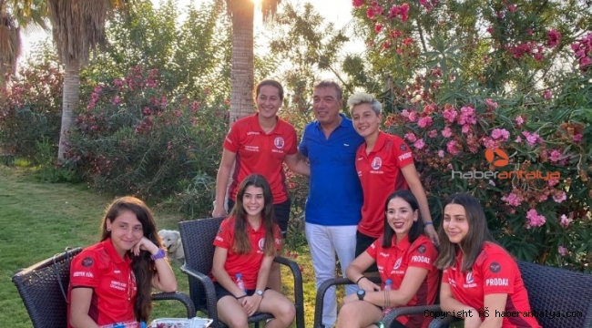 Kadın Futbol Takımından Şahin Kırbıyık'a moral ziyareti
