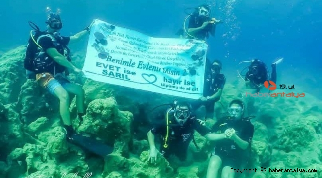Kaş'ta su altında evlilik teklifi