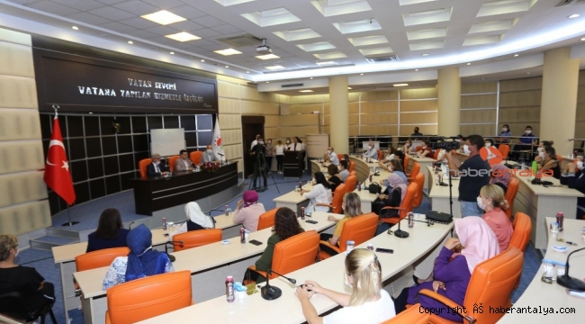 Kepez'in üreten kadınlarına destek