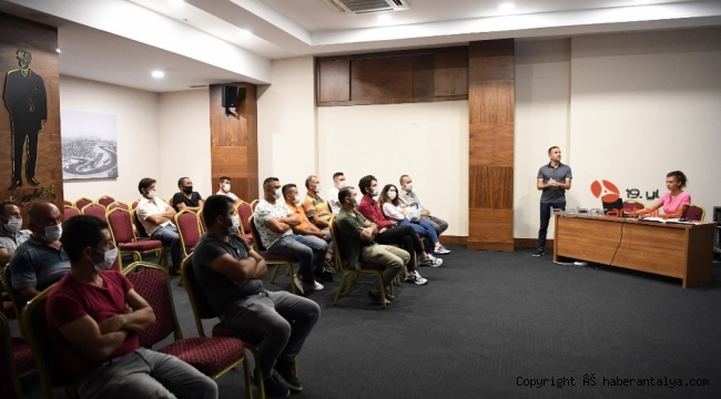 Konyaaltı'nda kasaplara hijyen eğitimi verildi