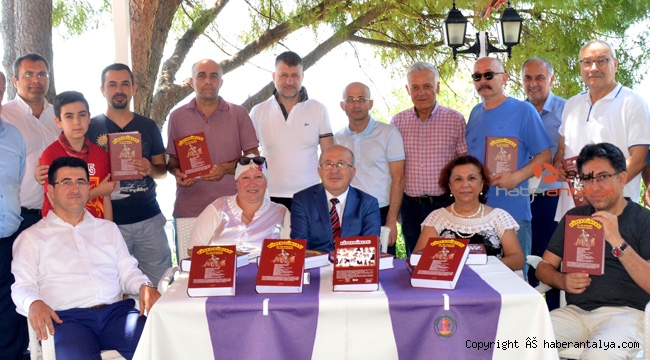 Köpeklerin dünyasını yazdı