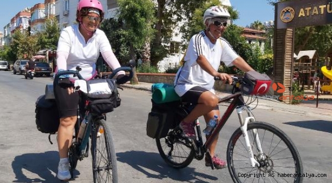 Meme kanserine dikkat çekmek için Mersin'den Alanya'ya pedal çevirdiler