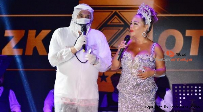 Pandemi sonrası Safiye Soyman ve Faik Öztürk Bodrum'da sahne aldı