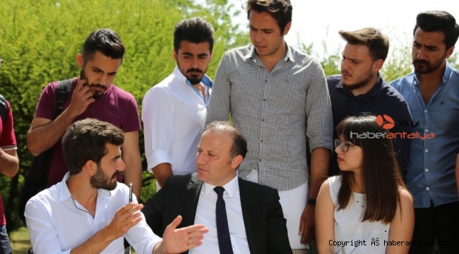 Rektör Ünal'a ÜniAr Altın ödülü