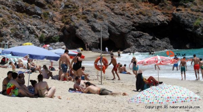 Rusya uçuşlarının başlaması, Alanya'da turizmciyi ve esnafı sevindirdi