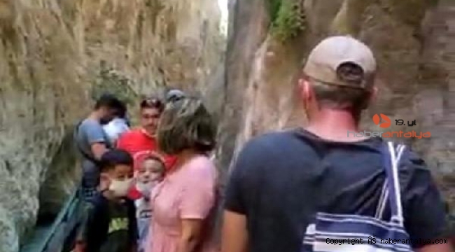 Saklıkent Kanyonu'nda sosyal mesafe unutuldu