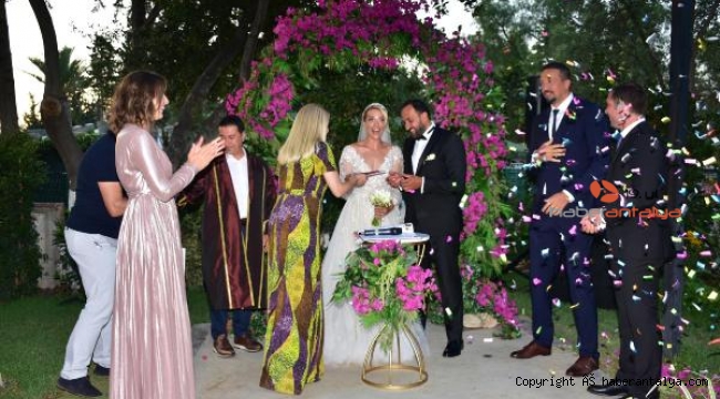 Sunucu Cansu Canan Özgen, Bodrum'da evlendi