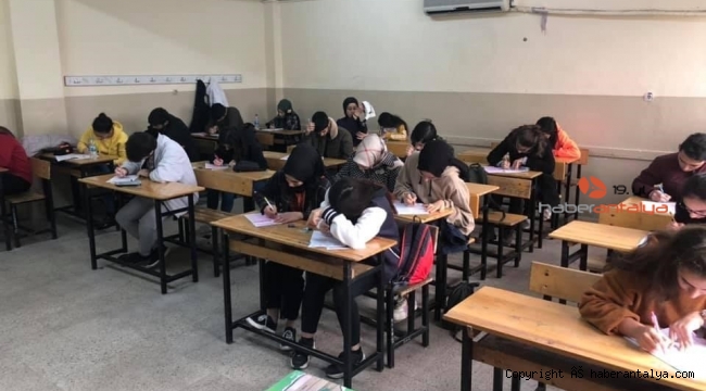 Üniversite adaylarına ücretsiz tercih danışmanlığı