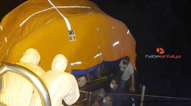 Yunanistan'ın geri ittiği 37 göçmen kurtarıldı