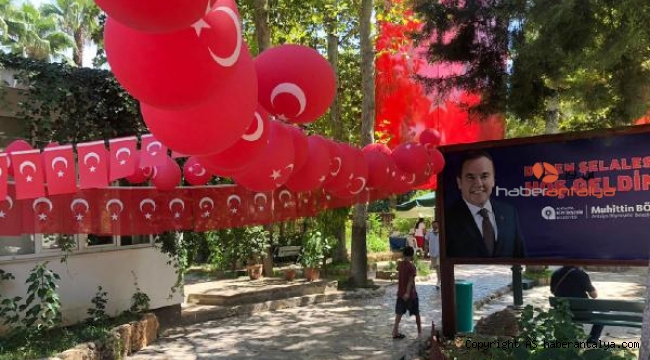 30 Ağustos coşkusu Düden Şelalesi'ne taşındı