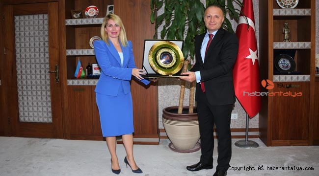 Akdeniz Üniversitesi'nde devir teslim