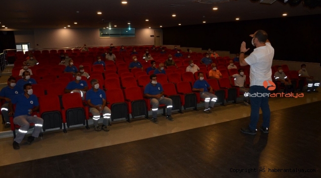 Alanya'da sinekle mücadele ekibine eğitim verildi