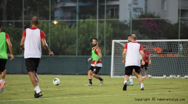Alanyasporlu futbolcu korona virüse yakalandığı açıkladı