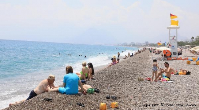 Antalya bunalttı, sahiler doldu !