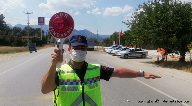 Antalya'da jandarmadan motosiklet sürücülerine denetim
